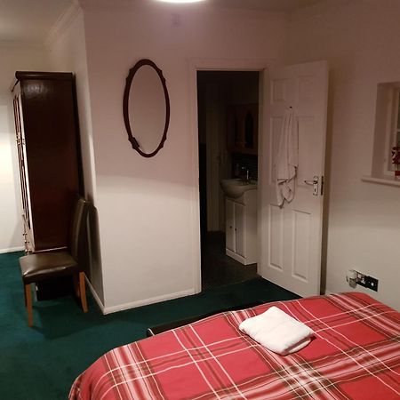 Oyo Guest House Ellipse Whetstone Extérieur photo