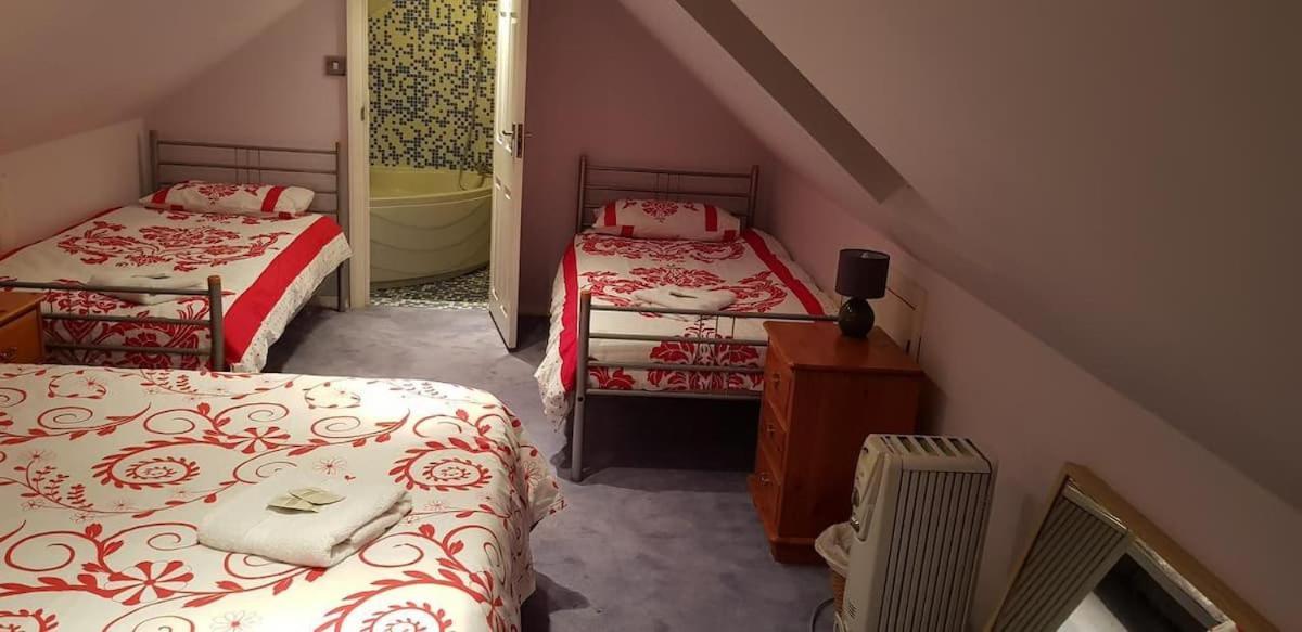 Oyo Guest House Ellipse Whetstone Extérieur photo