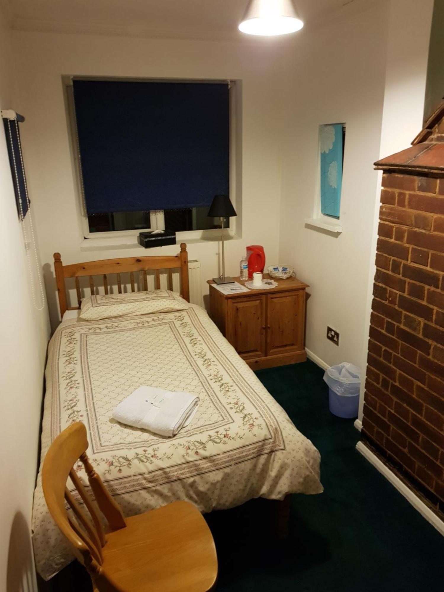 Oyo Guest House Ellipse Whetstone Extérieur photo