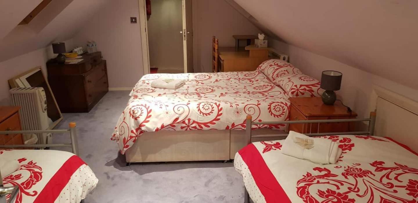 Oyo Guest House Ellipse Whetstone Extérieur photo