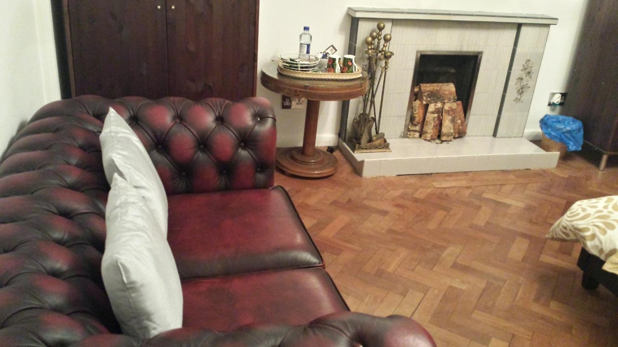 Oyo Guest House Ellipse Whetstone Extérieur photo