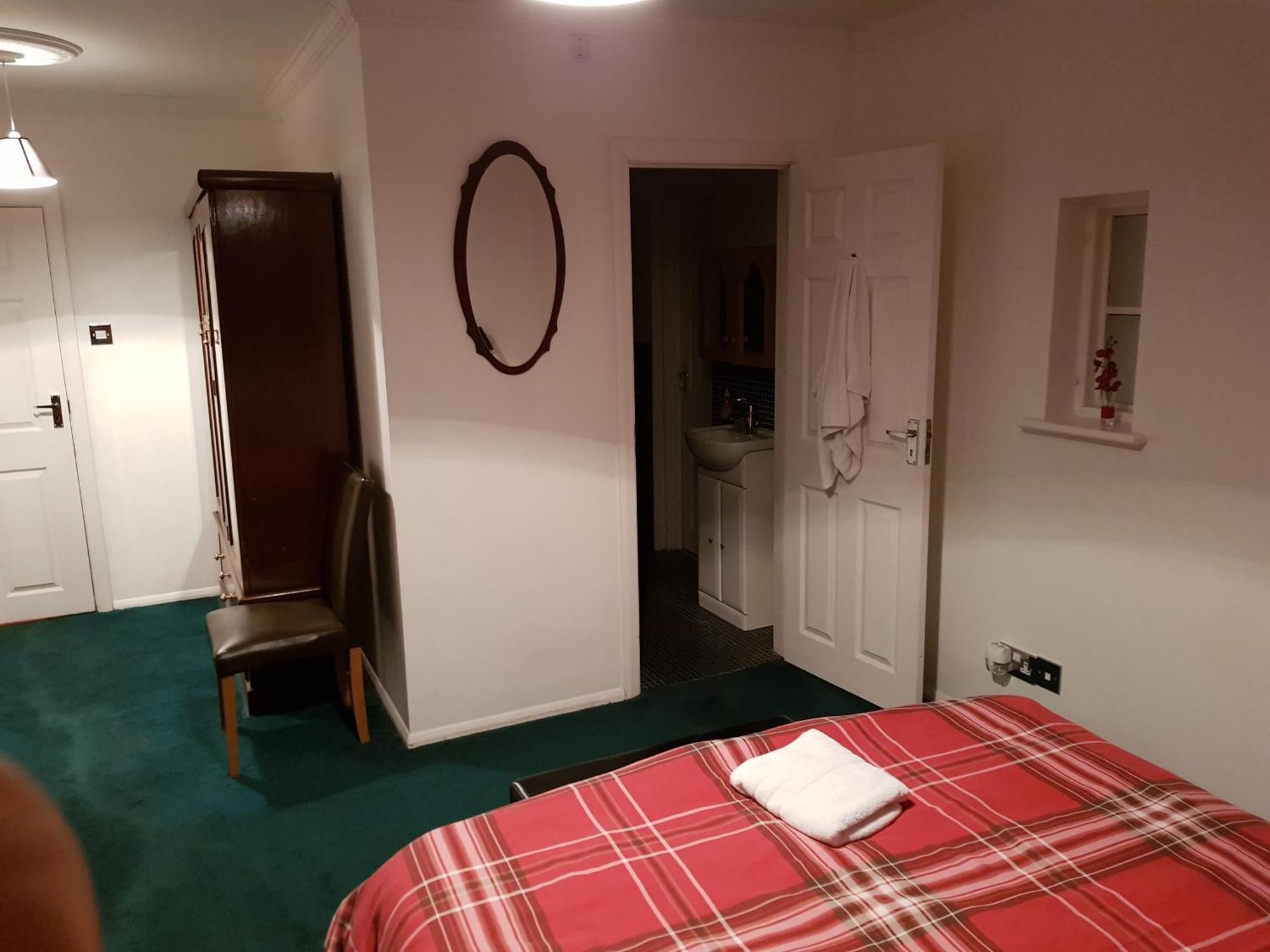 Oyo Guest House Ellipse Whetstone Extérieur photo