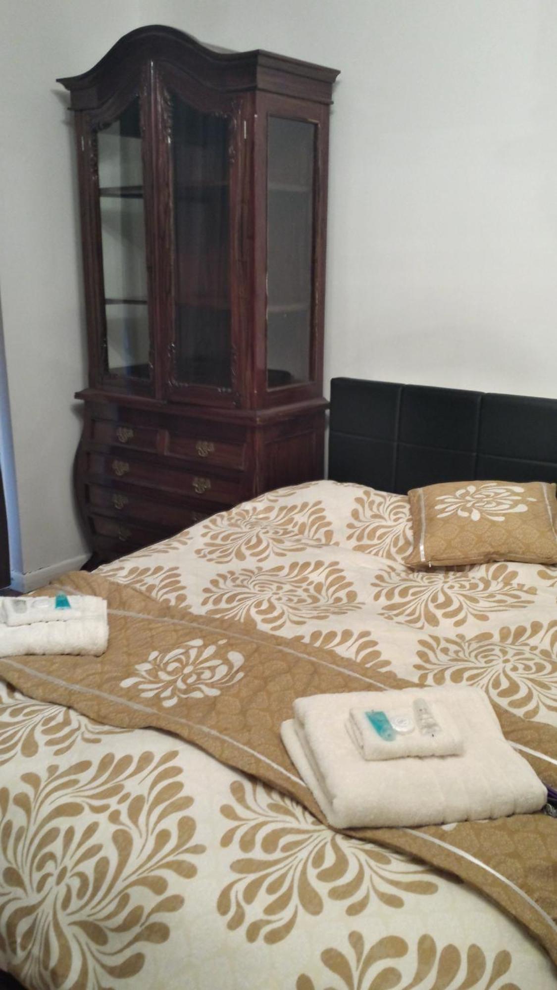 Oyo Guest House Ellipse Whetstone Extérieur photo