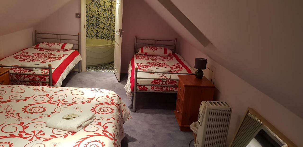 Oyo Guest House Ellipse Whetstone Extérieur photo