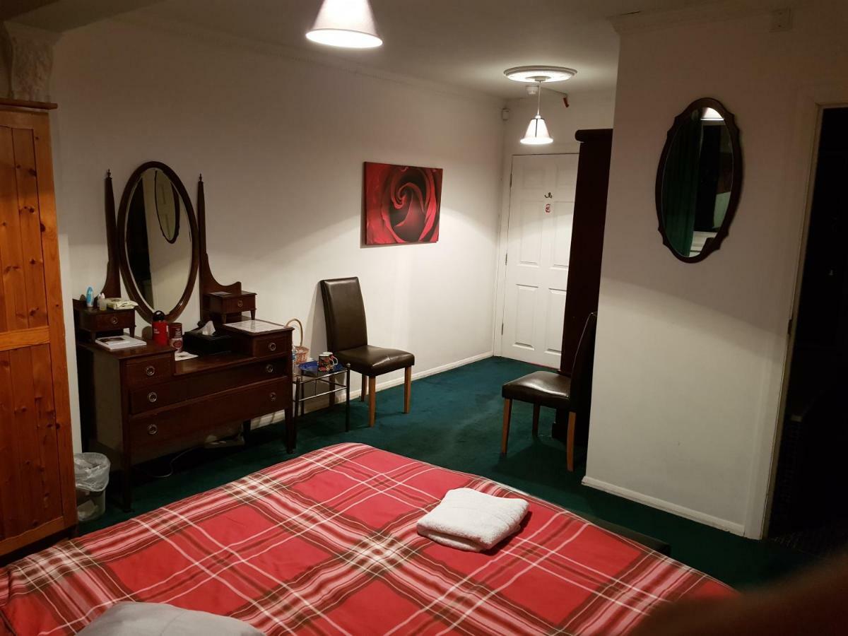 Oyo Guest House Ellipse Whetstone Extérieur photo